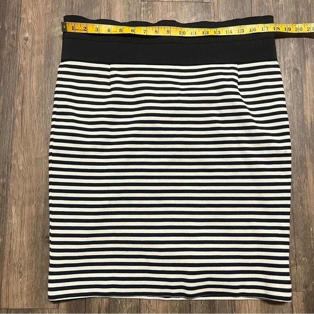 Akris Punto Knee Vtg Knee Length Black White striped Pencil Skirt Stretch Y2K 14 - Picture 11 of 11